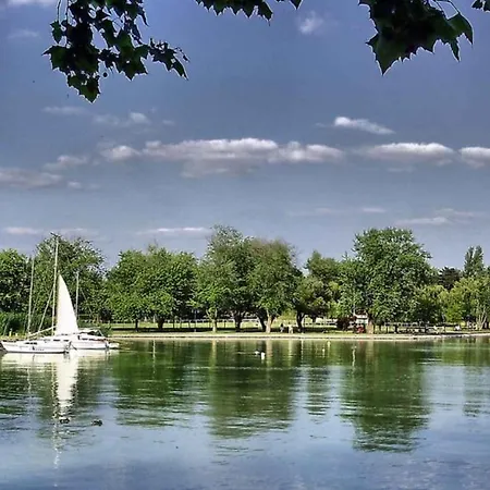 In - Balaton 19622 بيت للعطل