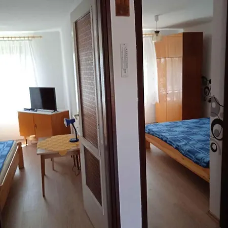 In Revfueloep/balaton 19622 بيت للعطل *